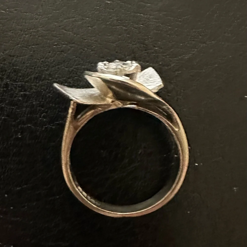 14k White Gold Diamond Ring Size 5 1/2 - Picture 5 of 13